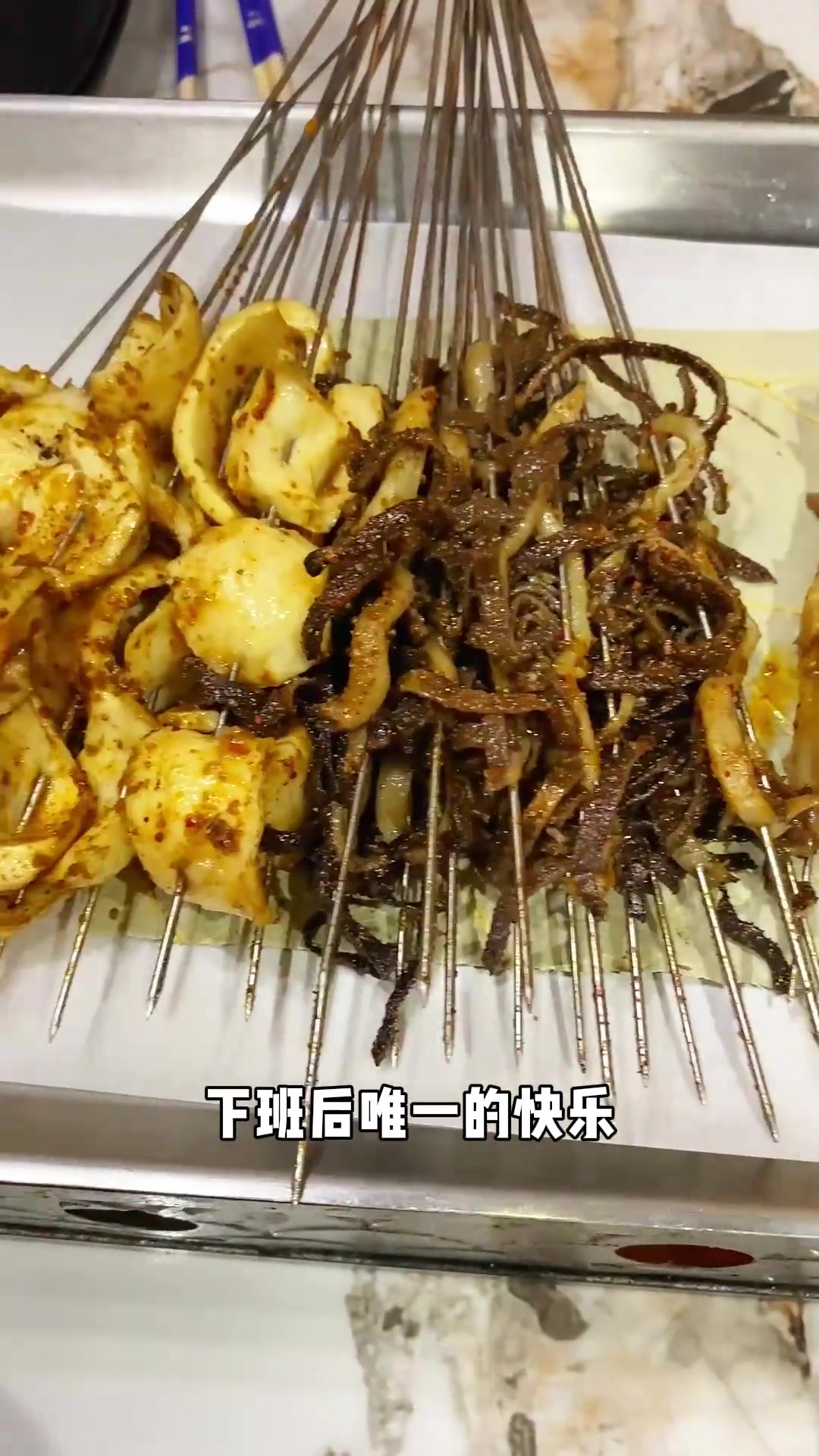 DB电子官网朱芳雨南京探店:我想学一学烤鸭舌 来自广州烧烤届的学徒
