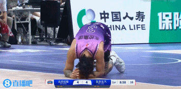 DB视讯官方登录入口别有大碍!特莱斯后退防守崴脚受伤 跪在地上好一会&被搀扶下场